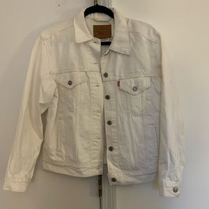Levi’s Ex-Boyfriend Trucker Jacket. Size Medium.